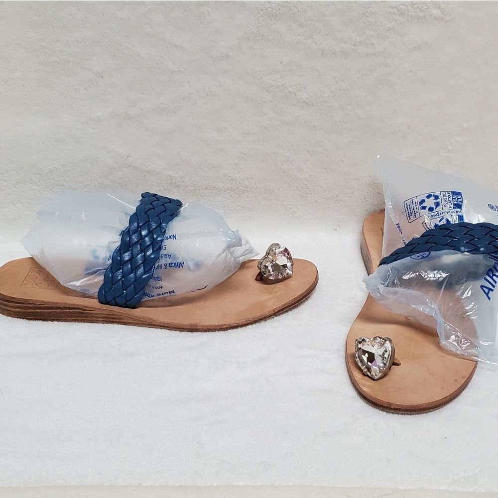 100% Capri Blue Italian Leather Stacked Heel Crystal Heart Thong Sandals 6.5